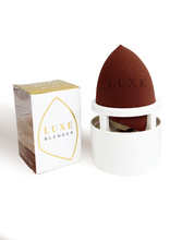 Load image into Gallery viewer, Luxe Blender makeup sponge with holder, and drying stand, perfect to keep your sponge clean and safe. This long lasting and hygienic makeup sponge is used and approved by professional makeup artists across the UK.

