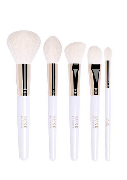 Luxe Blender makeup brushes, cruelty free luxury brushes featuring super soft synthetic bristles. This set of 5 face brushes allow you to build blend and bake with makeup to achieve a flawess and professional looking finish.