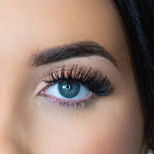 Load image into Gallery viewer, &#39;Ultimate Luxe&#39; Lash
